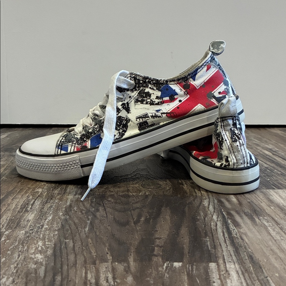 Street Society Canvas Shoes - Women’s size 9